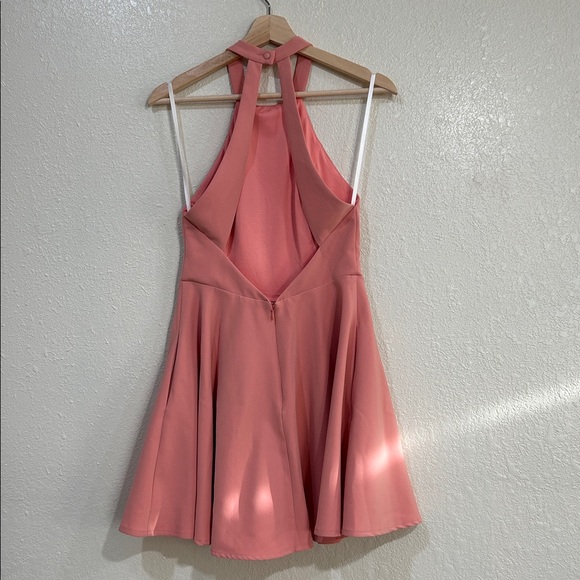 NBD REVOLVE Women’s Leo Blush Mini Halter Dress Sz Small New - Picture 3 of 11